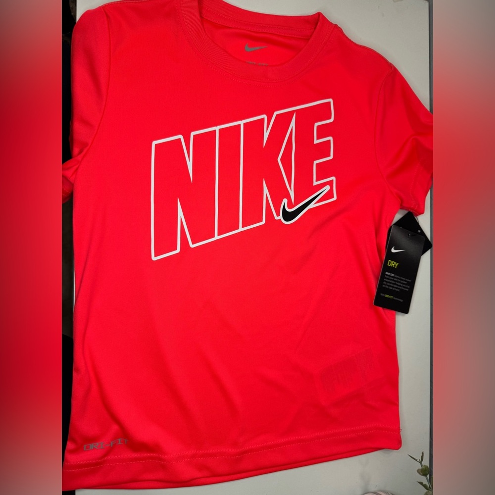 NWT Nike Boy Tee Size 7 - Picture 2 of 7